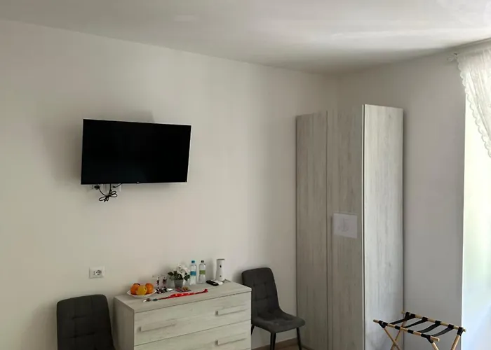Youroominrome